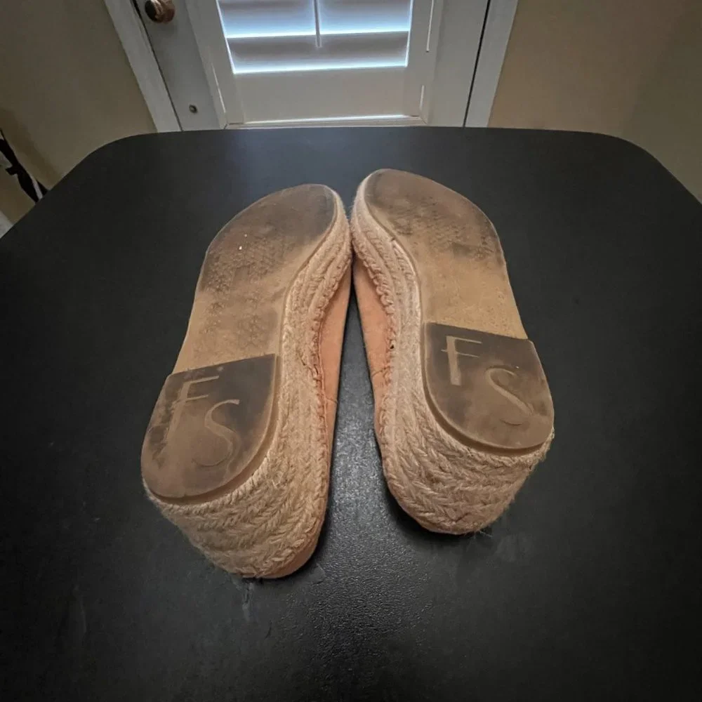 Franco Sarto Paige Platformsize 8.5 tan slippers sandals